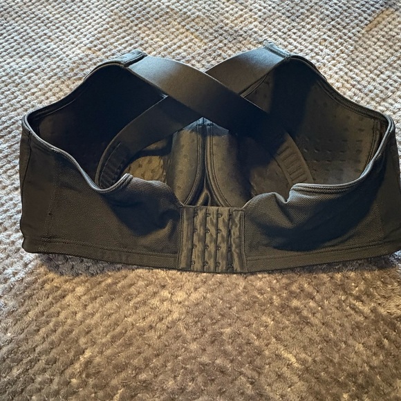 Sports Bra. Black underwire. - Picture 3 of 6